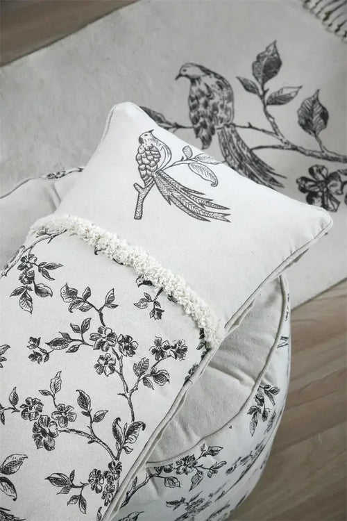 Coussin Clarine Écru 30x50 cm: Touche de Douceur et Élégance - Maison Étoffes & Co