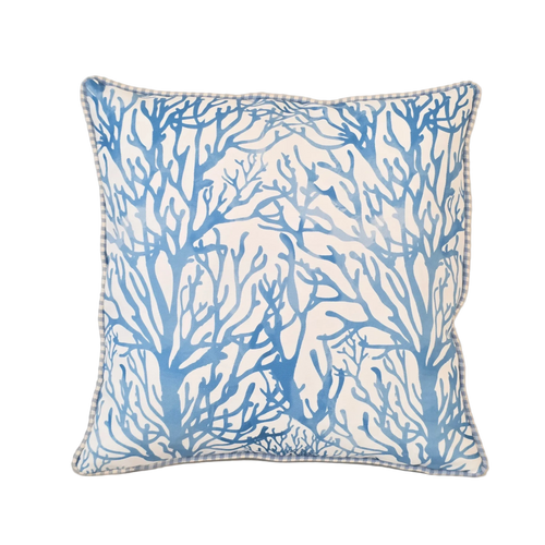 Coussin 40x40 cm "Côte Sauvage" — Motif Corail Bleu & Passepoil Vichy